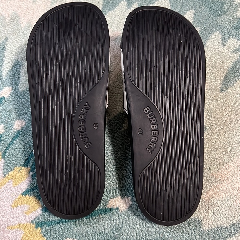 BurberryFurley Check Pool Slides - Picture 10 of 10